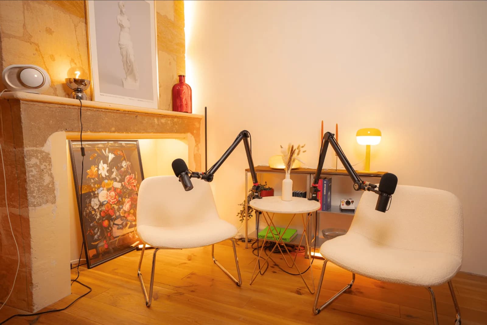 Décor Pluton du studio podcast KOSMOS à Bordeaux
