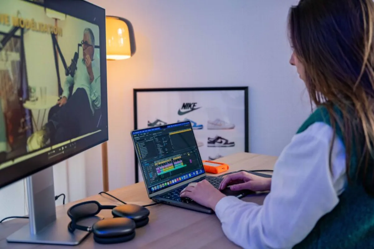 Montage vidéo d'un épisode enregistré au studio KOSMOS